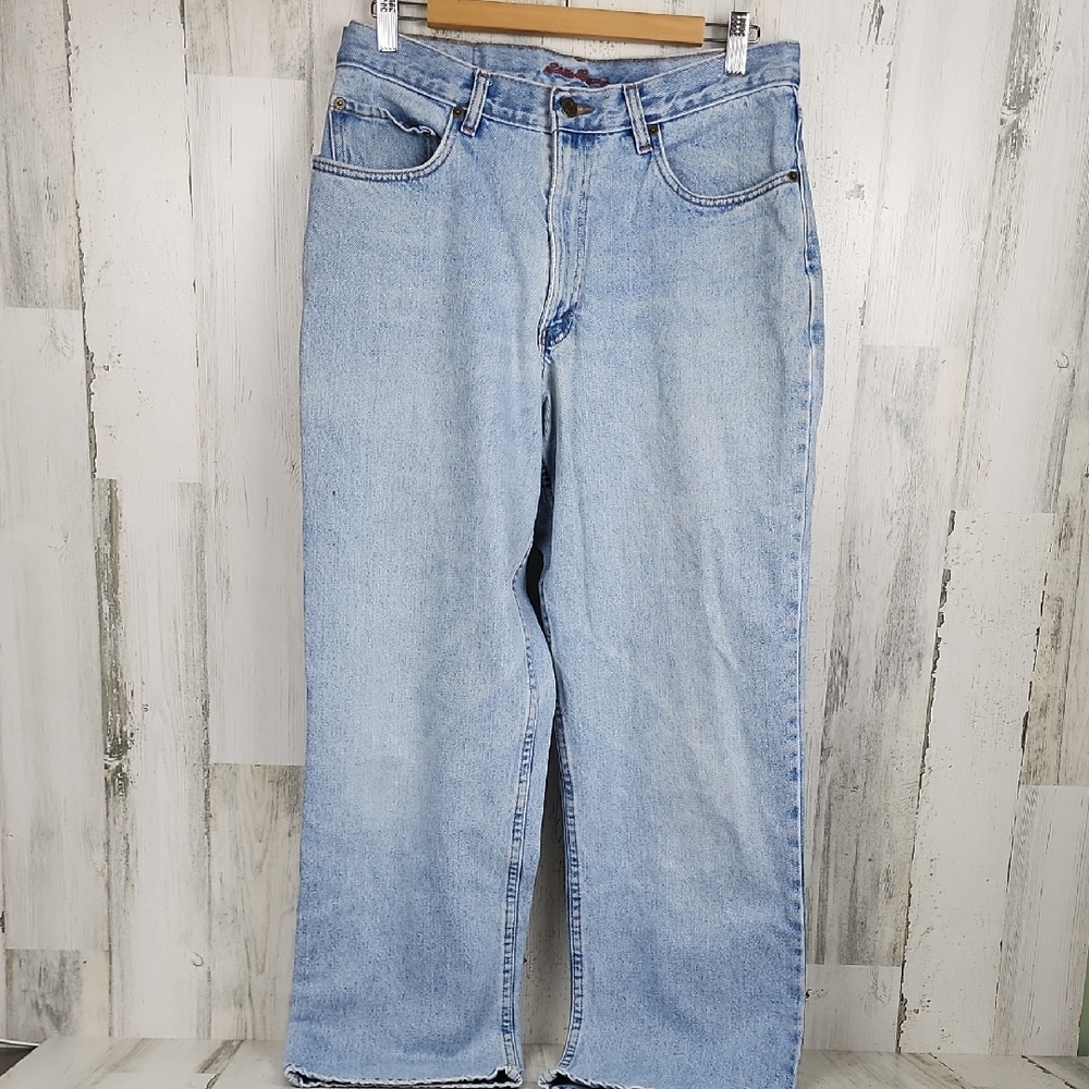 Eddie Bauer Relaxed Fit Classic Light Blue Jeans Zipfly 100% cotton Size 34 X 32